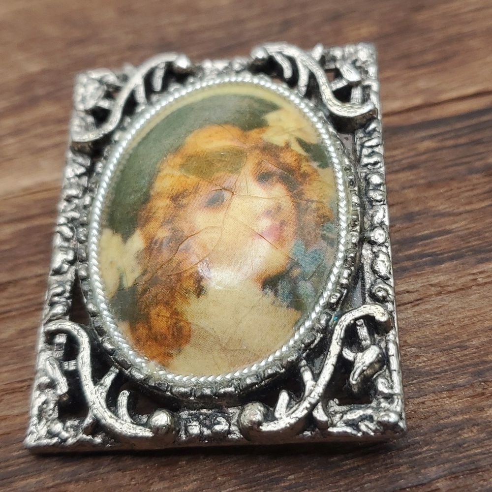 French courtesan antique brooch cameo collectible B201